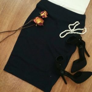 Forever 21 Black Pencil Skirt - Size M